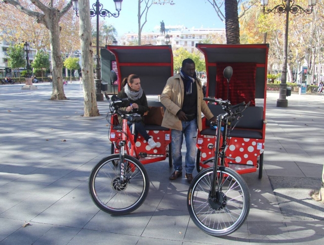 Tuc Tuc en parque de Sevilla
