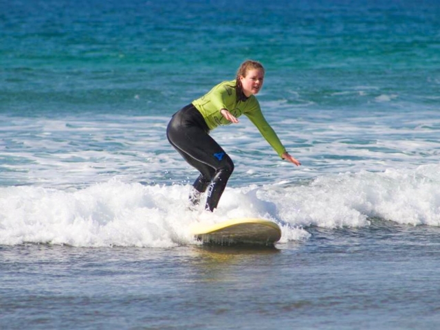  Surfer with long-sleeved t-shirt 
