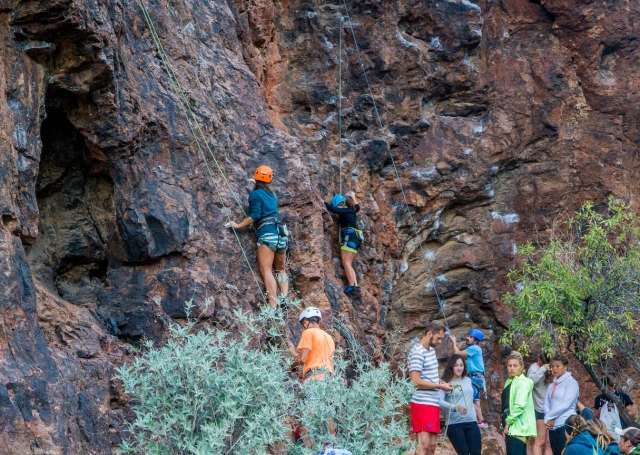  Parallel climbers 