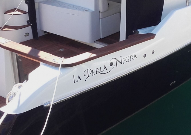  Perla Negra 船的侧面 