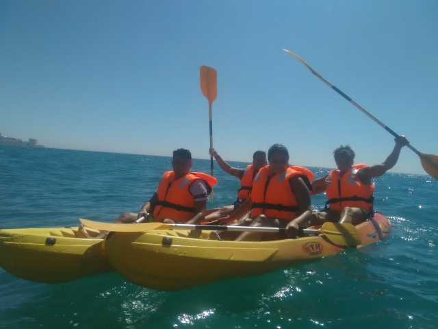 Alzare le pagaie nel kayak