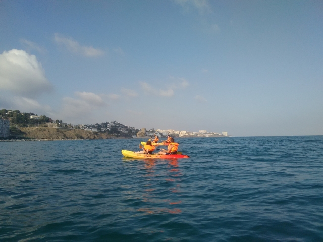  Avvicinandosi alla costa in kayak 