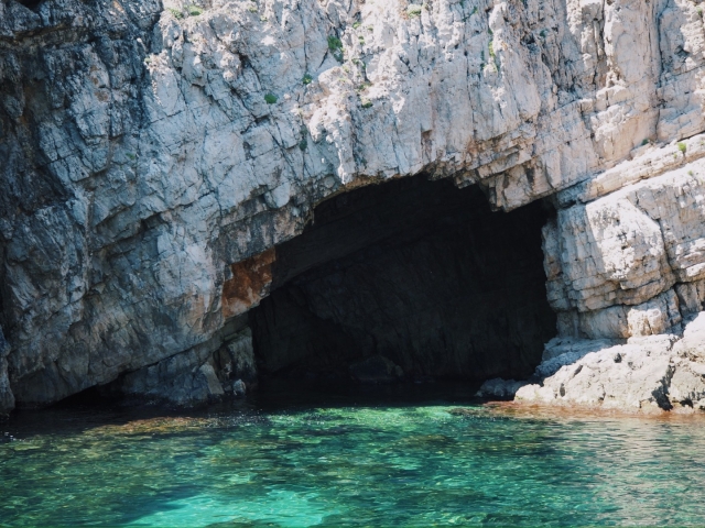  Visiting caves 