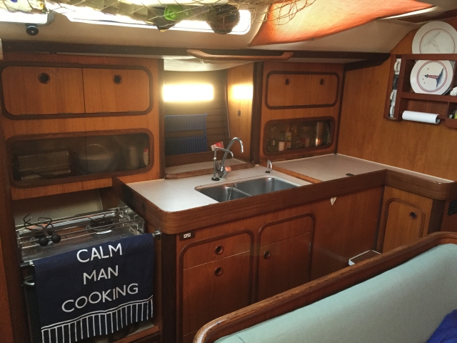 Cocina en madera del barco