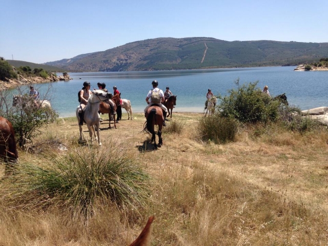  Horseback riding excursion to the reservoir 