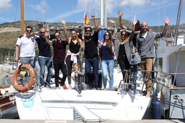 Saludos desde el barco en el puerto