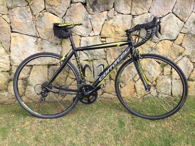 BTT apoyada en el muro