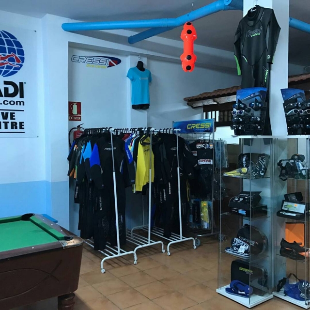  Wetsuit area 