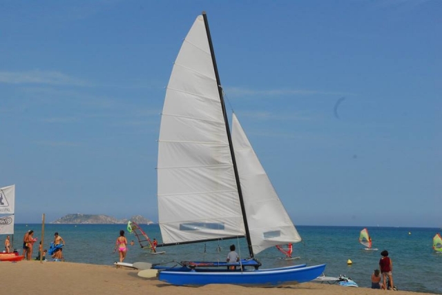 Catamaran en playa