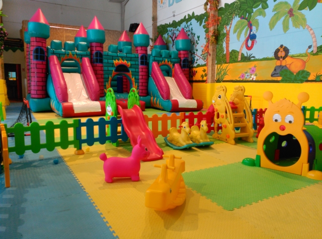  Spielplatz und Burgen 