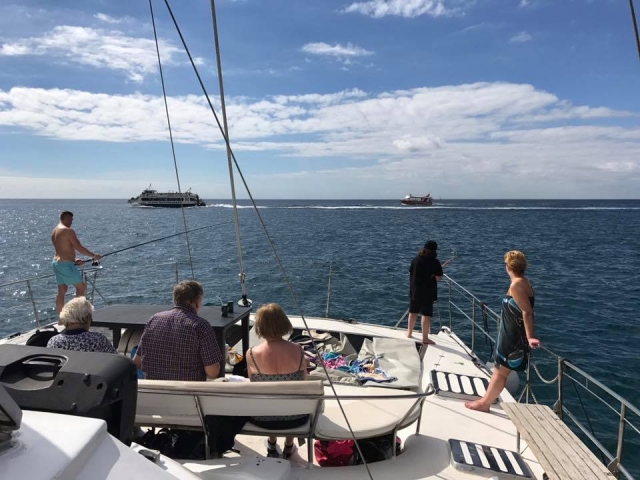 e-19741166-navegando-junto-a-otros-barcos14978721687124.jpg