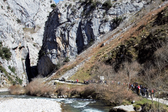  Hiking through the Cares 