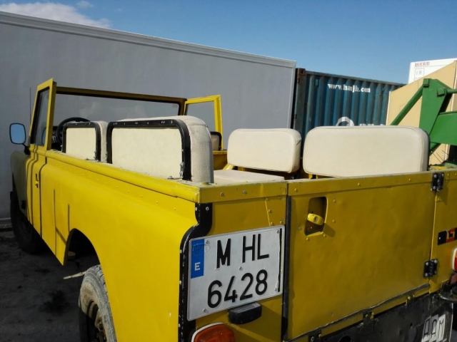  Jeep gialla 