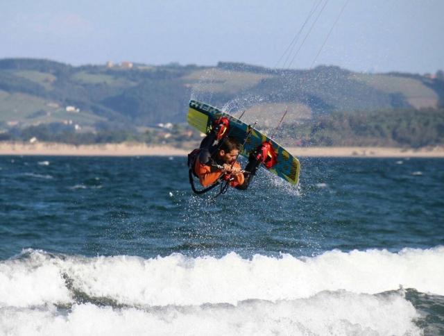 Bocabajo con tabla de kite