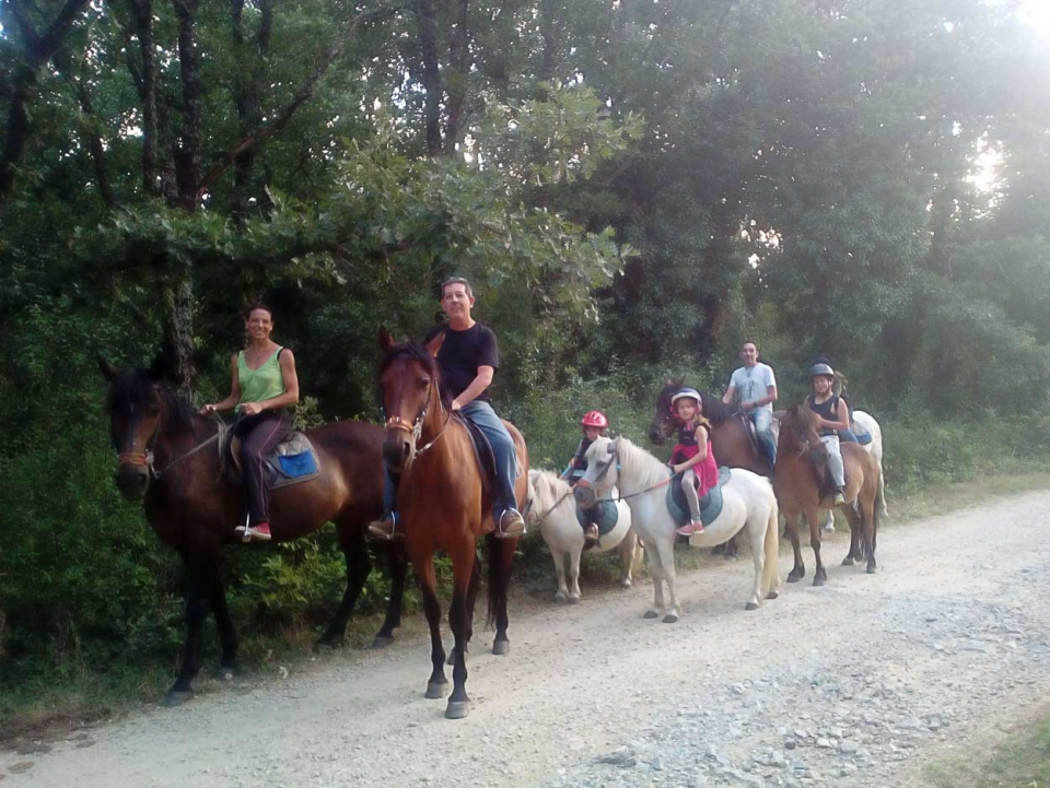Excursion a caballo para varias edades Excursion a caballo para varias edades