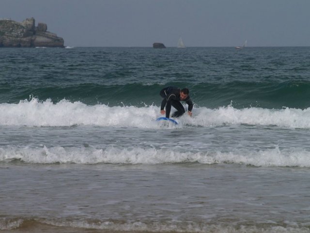 Levantandose de la tabla de surf