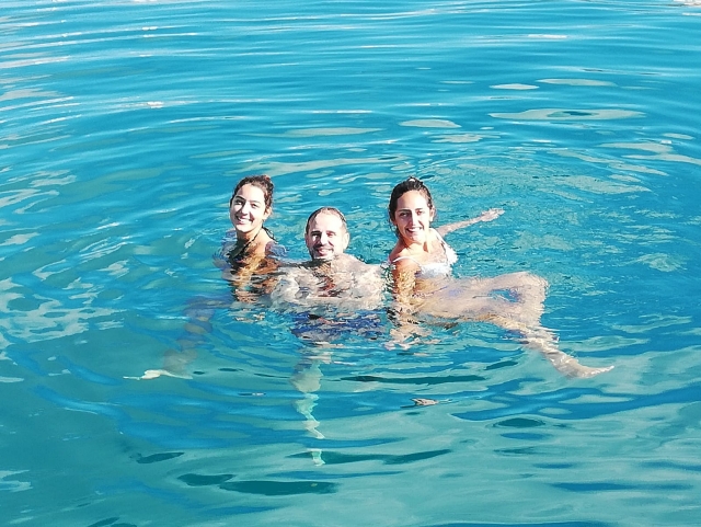 Disfrutando de las cristalinas aguas del Mediterráneo