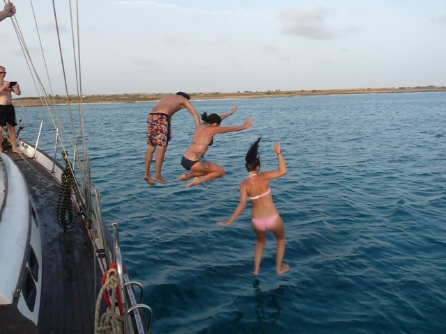 Saltando desde el barco