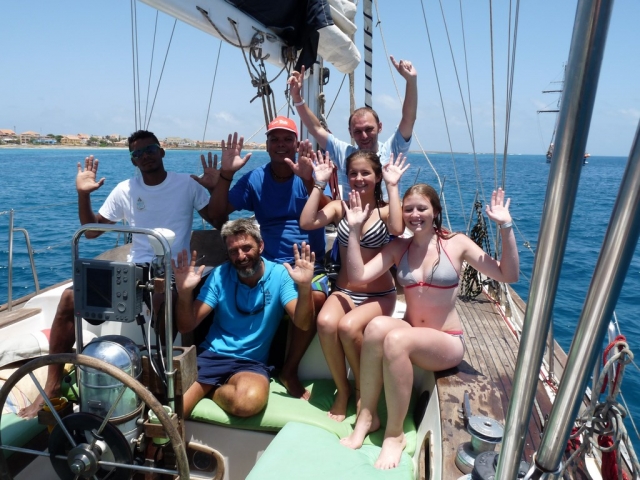 Paseo en barco con la familia
