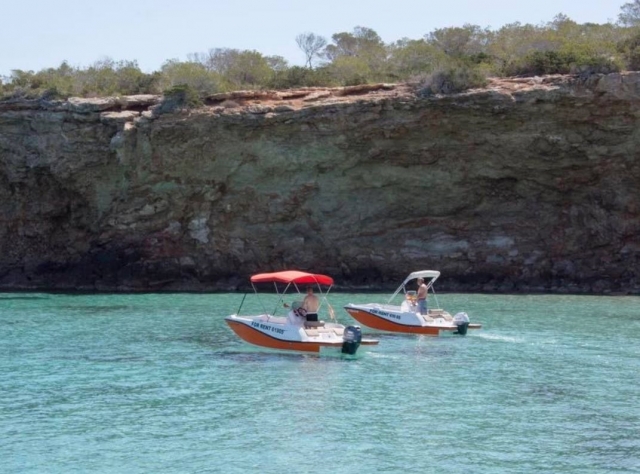  Parallele Boote auf Ibiza 