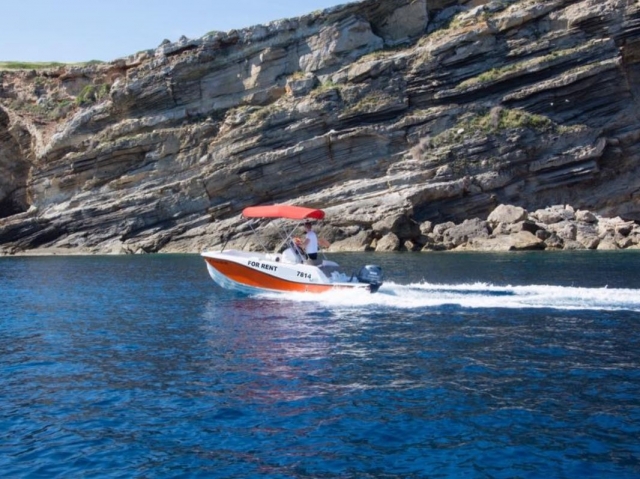  Ein Boot zu mieten in Ibiza 