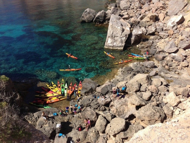 Kayak en costas ibicencas