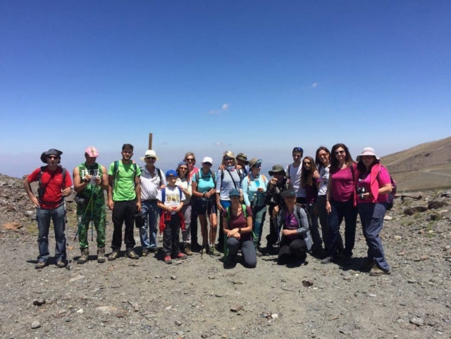  Gruppo di visitatori in Sierra Nevada 