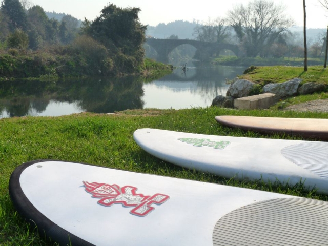 Tablas de sup junto al rio