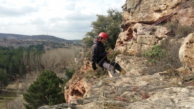 Practicas de rapel en la Sierra Norte