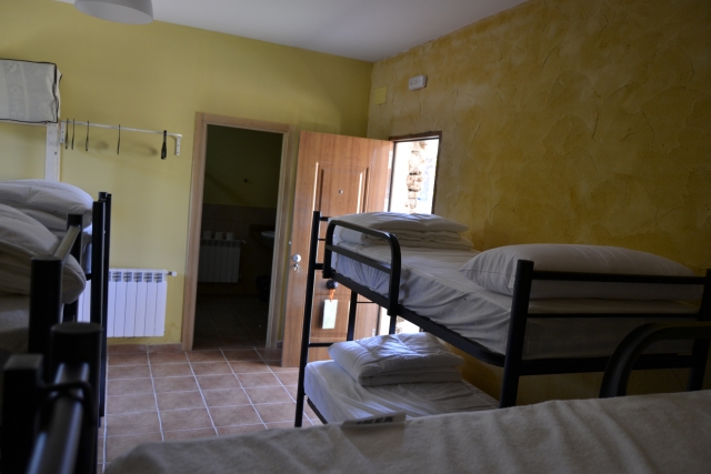 Dormitorio con camas en literas