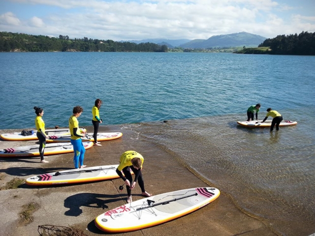 Clase de paddle surf en Somo