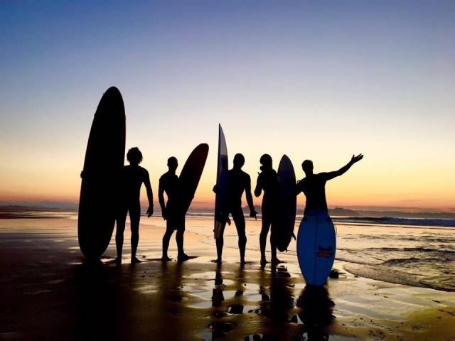 Ven a practicar surf con los mejores