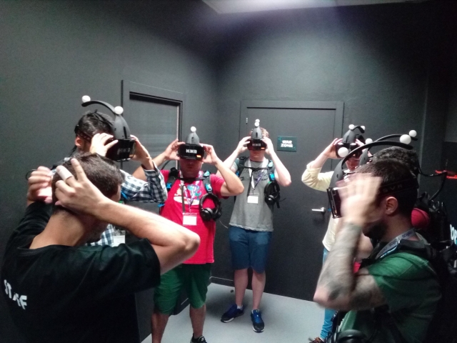  Indossare gli occhiali virtuali 