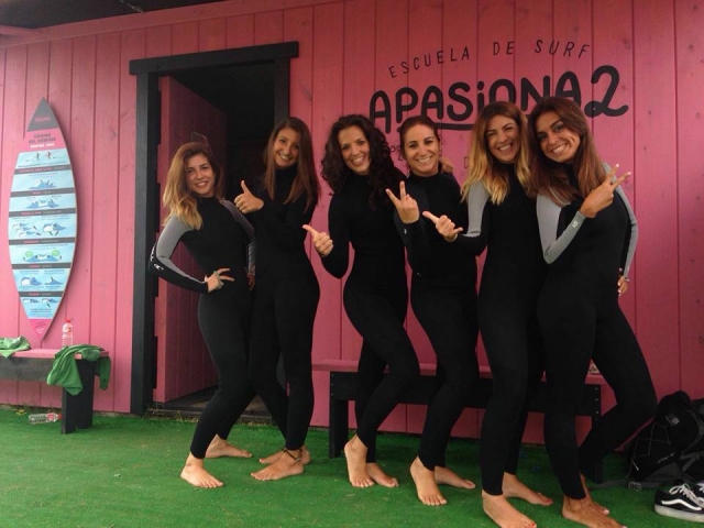  Ragazze al surf camp 