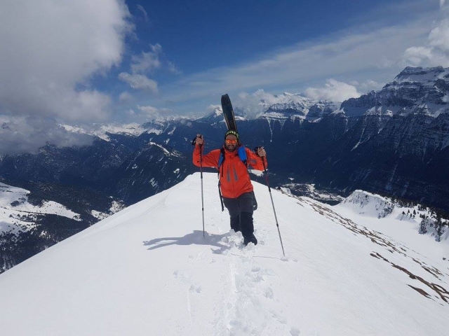  Sommet enneigé dans la Vallée de la Pineta 