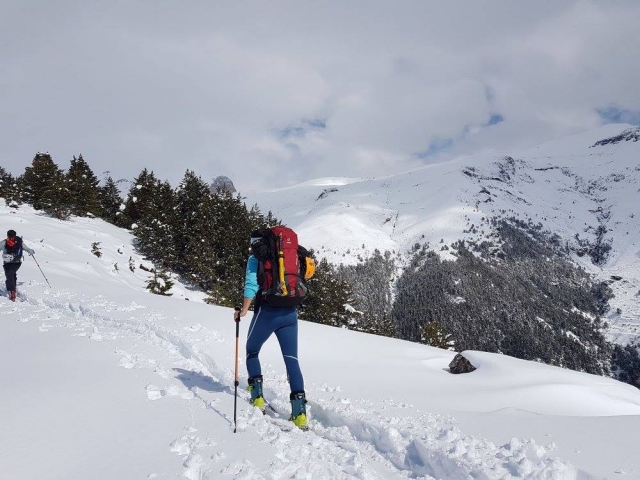  Skier dans la vallée de Pineta