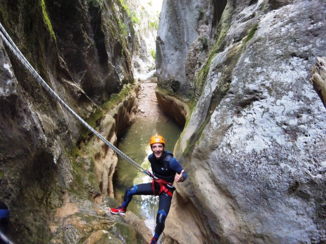 Descenso de barranco balear