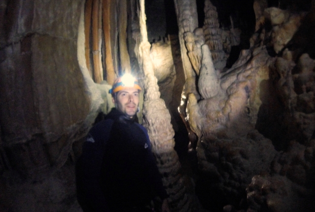 En la cueva con frontal