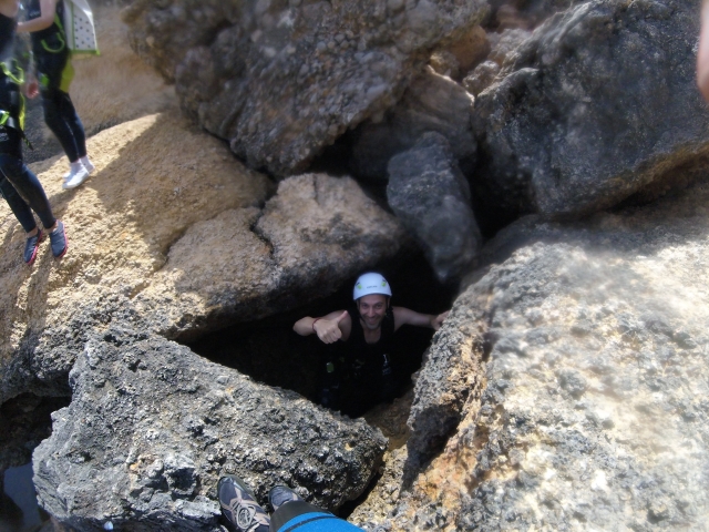 Saliendo de la cueva en Mallorca