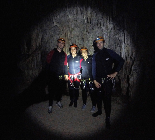 Inspeccionando la cueva