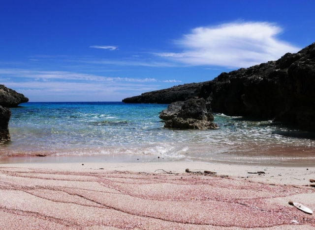 Playa entre las rocas en Mallorca