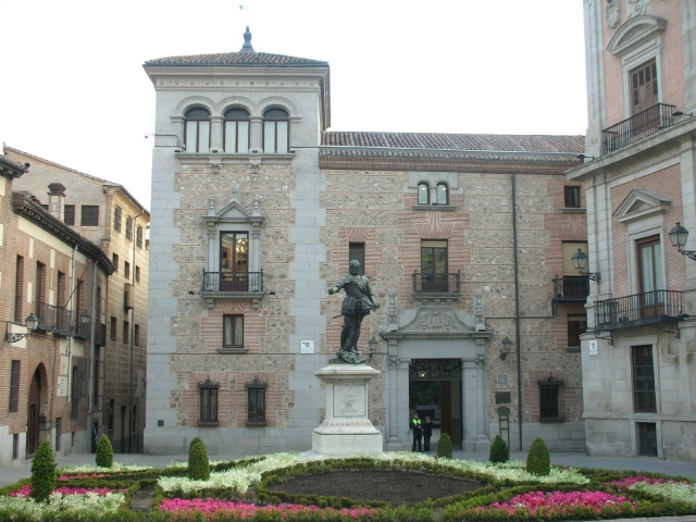 Flores en la Plaza de la Villa