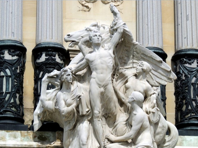 Detalle estatua El Retiro