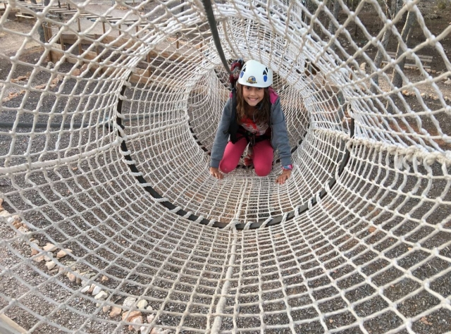 Atravesando el tunel de cuerdas