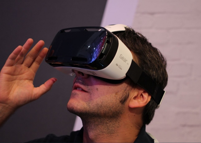 Mirando a traves de las gafas virtuales