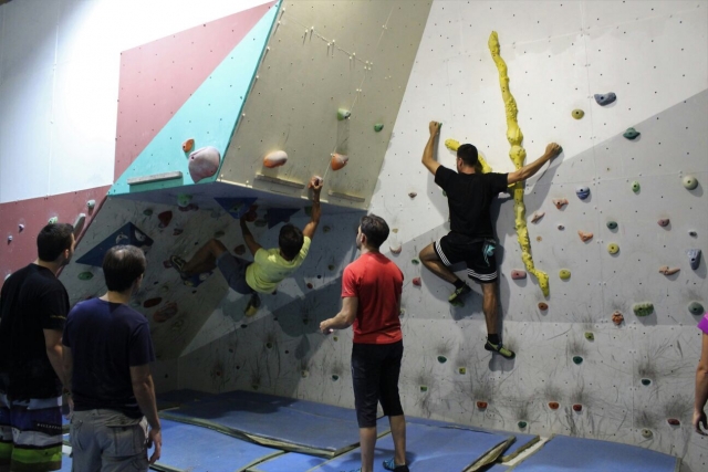  Training an der Kletterwand 