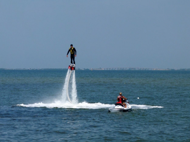 Levantandose en el agua en vertical