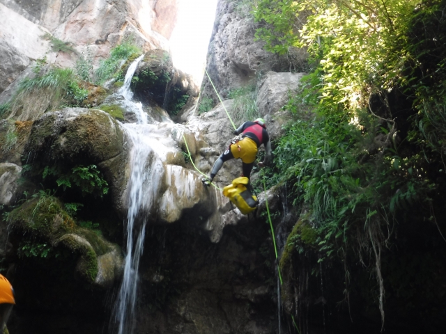  Rappelling and jumping 