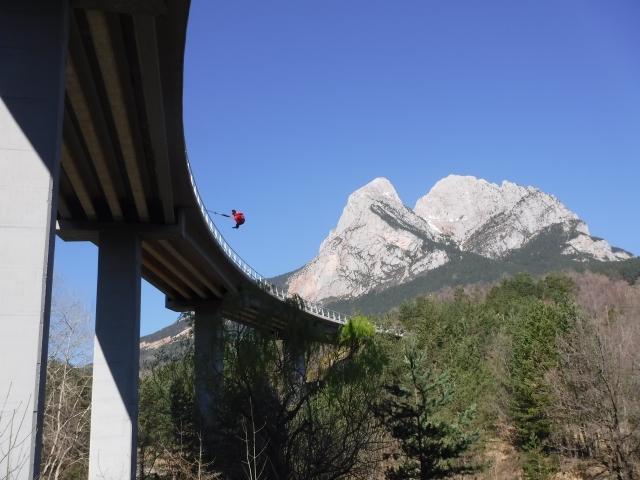  Bungee jumping without the need for experience 