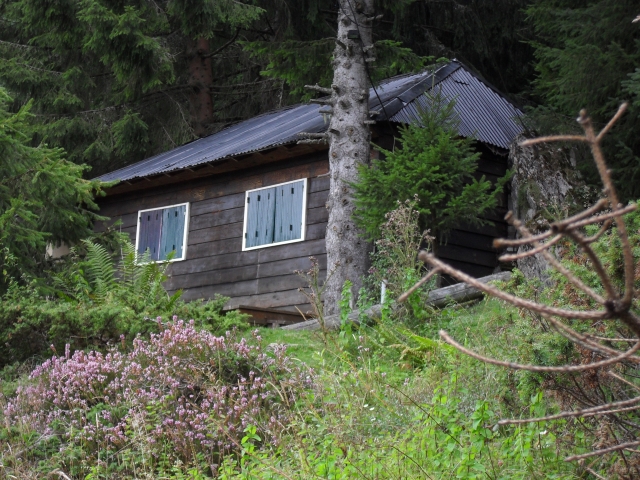  Cabin to rest on the route 